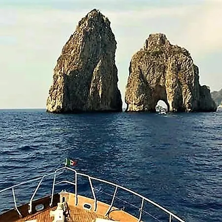Úszó hotel Yacht Akhir Cruise - Amazing Boat At Salerno's Port With 3 Bedrooms An Salerno