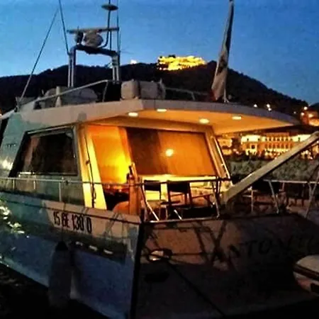 Yacht Akhir Cruise - Amazing Boat At Salerno's Port With 3 Bedrooms An