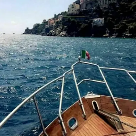 Yacht Akhir Cruise - Amazing Boat At Salerno's Port With 3 Bedrooms An 보트호텔 살레르노