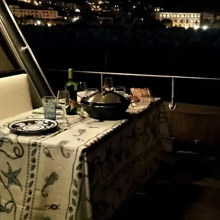 보트호텔 Yacht Akhir Cruise - Amazing Boat At Salerno's Port With 3 Bedrooms An *