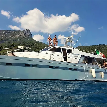 Yacht Akhir Cruise - Amazing Boat At Salerno's Port With 3 Bedrooms An